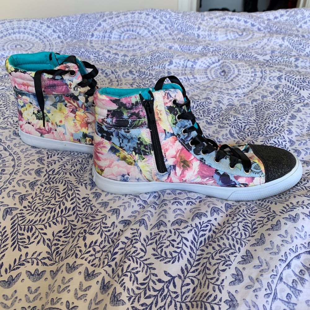 Girls DISNEY D-SIGNED high tops sz 5